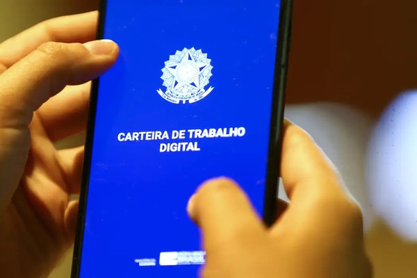 Desemprego cai para 5,3% e população ocupada atinge recorde histórico