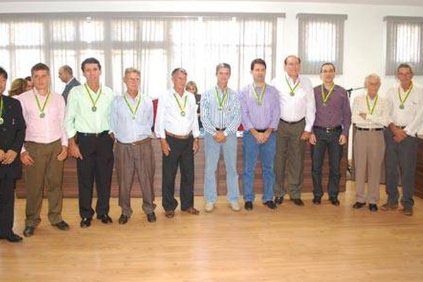 Produtores rurais patenses que se destacaram recebem “Medalha Moacir Viana”