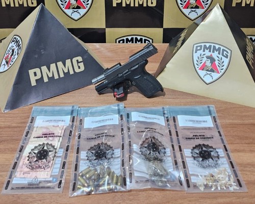 Jovens atiram em via pública e acabam presos com pistola carregada e porções de drogas.