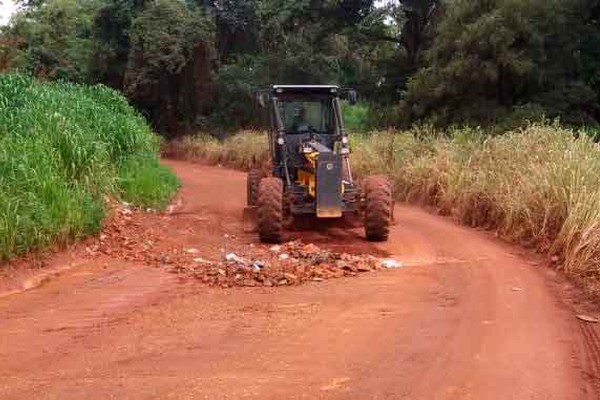 Prefeitura monta força-tarefa para recuperar estradas rurais; veja pontos interditados