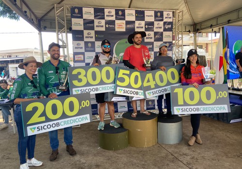 Festival de Pesca reúne centenas de famílias e tem até pão de queijo usado como isca em Patos de Minas