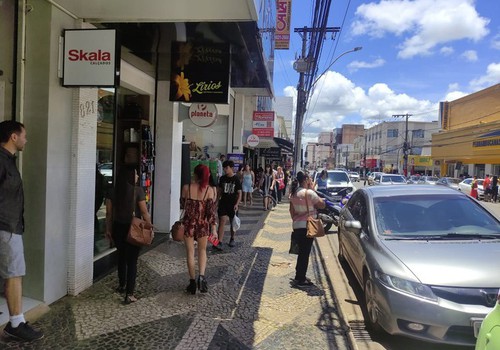 Patos de Minas mantém ritmo de geração de empregos enquanto Minas Gerais perde vagas