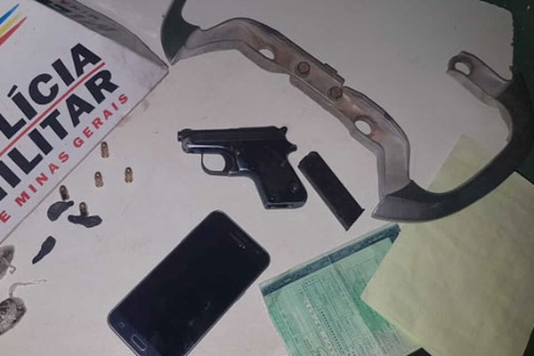 Adolescente suspeito de assaltar relojoaria é apreendido com arma, munições e drogas
