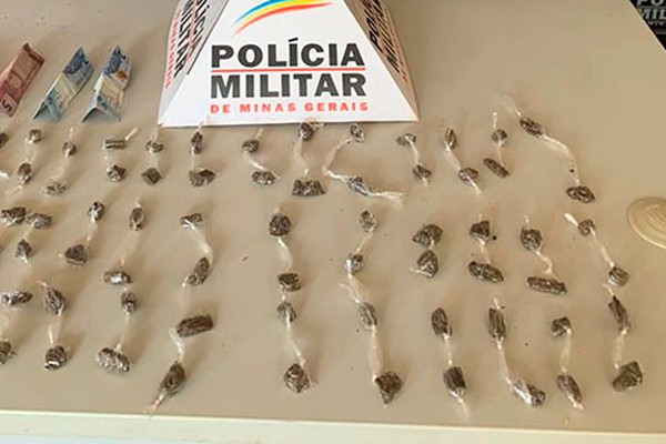 Polícia Militar apreende adolescente com 73 buchas de maconha em Patrocínio