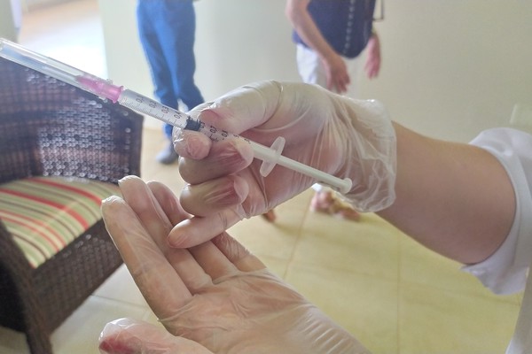 Prefeitura não registra recusa em vacinação contra a Covid-19 em Patos de Minas