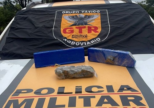 Mulher de 25 anos é presa com barras de maconha e droga tipo “Gold” na MG-190