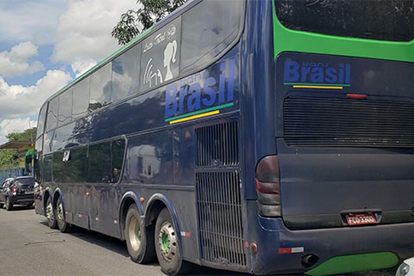 Polícia Rodoviária Federal intercepta ônibus de passageiros com diversas irregularidades