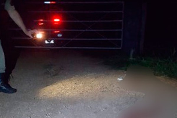 Fazendeiro morre imprensado em porteira pelo próprio veículo na zona rural de Arapuá