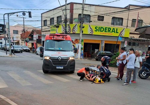 Mulher fica ferida na cabeça ao ser atropelada na faixa de pedestre