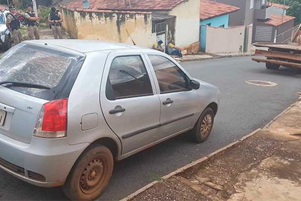 Assaltante rouba carro usando chave de fenda e PM recupera veículo em Patos de Minas
