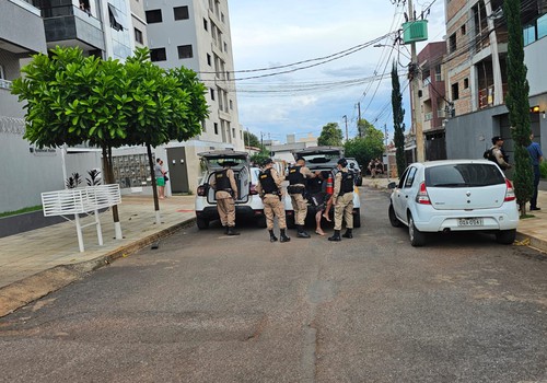 PM apresenta balanço da operação que terminou com morto, dois presos e 5 armas apreendidas