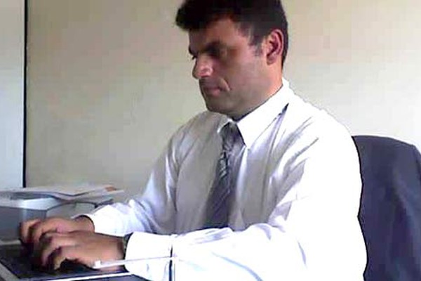 Advogado recolhe assinaturas para tentar reduzir salário de vereadores em Presidente Olegário
