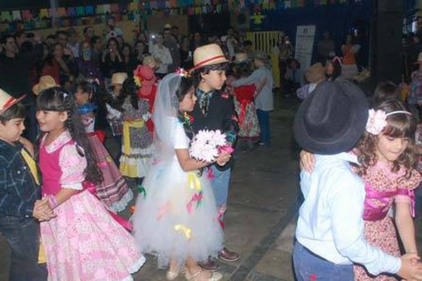 Centro Educacional faz animada Festa Junina com muita música, quadrilha e diversão