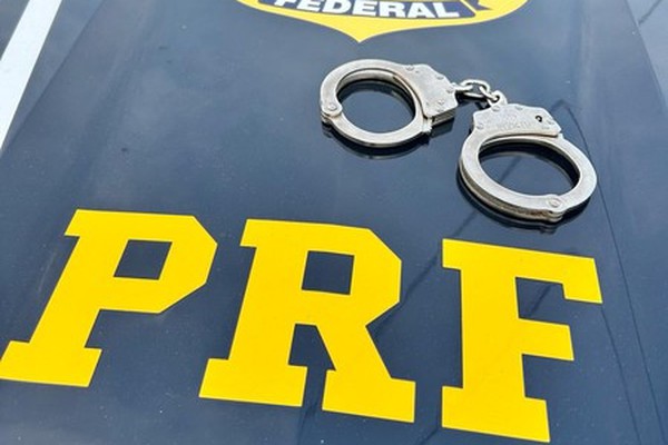 Foragido da justiça por corrupção ativa e outros crimes é preso na BR 365, em Patos de Minas