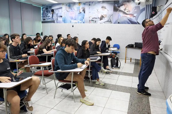 Desenrola Fies: estudante pode renegociar dívida a partir desta quarta