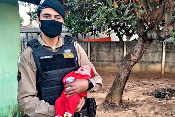 No lugar certo, na hora certa, policial militar salva bebê que ficou engasgada em Lagoa Grande