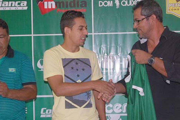 Diretoria do Mamoré reúne a imprensa e apresenta mais um jogador para a temporada 2015