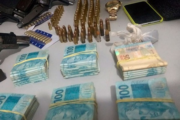 Polícia Militar encontra pistolas, mais de R$ 55 mil em dinheiro e desvenda roubo e homicídio