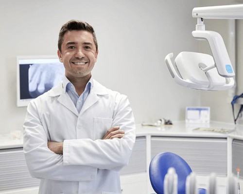 Dia do Implante Dentário: parcelas de R$ 99, protocolo por R$ 249/mês e financiamento em até 104x; confira