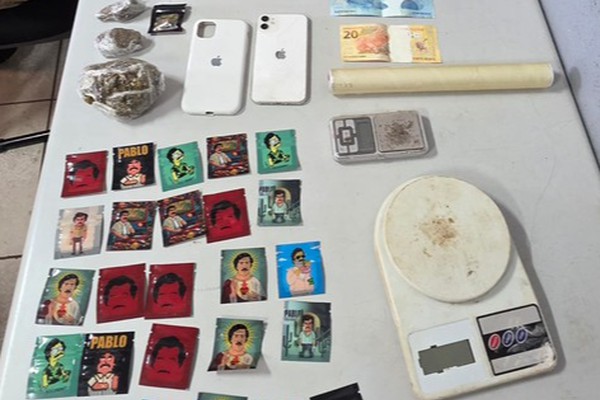 Adolescente é apreendido com maconha embalada com fotos do Pablo Escobar, em Patos de Minas