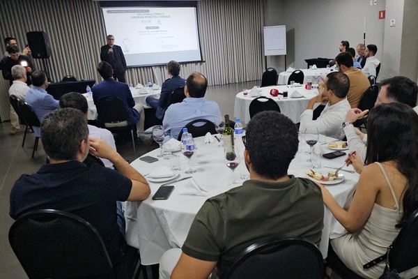 Pioneiro em cirurgia robótica na região, Hospital Vera Cruz apresenta resultados e reúne médicos em seminário