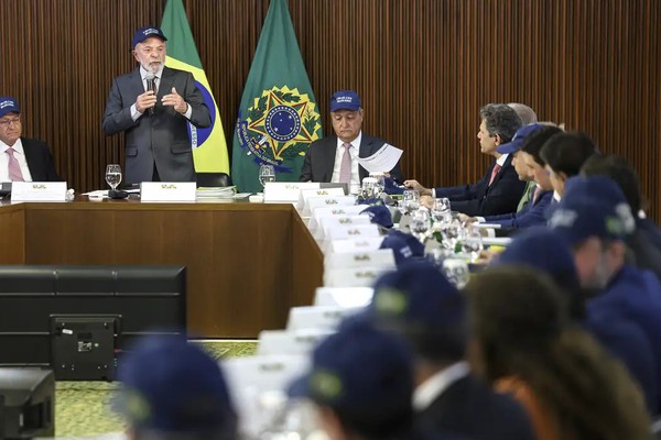 Lula reafirma soberania e diz que Brasil não aceitará ofensas