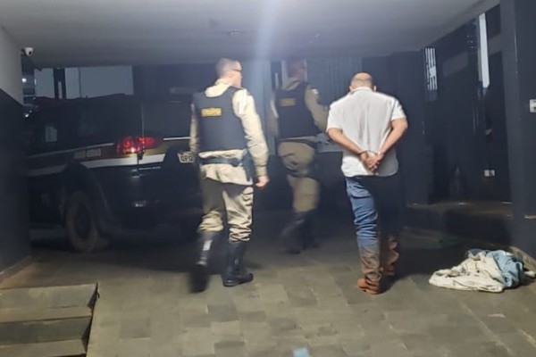 Polícia Militar Rodoviária recupera caminhonete furtada em Patos de Minas e prende suspeito com quase R$ 7 mil