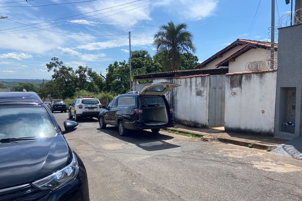 Após denúncia de feminicídio, mulher é encontrada morta dentro de casa em Patos de Minas