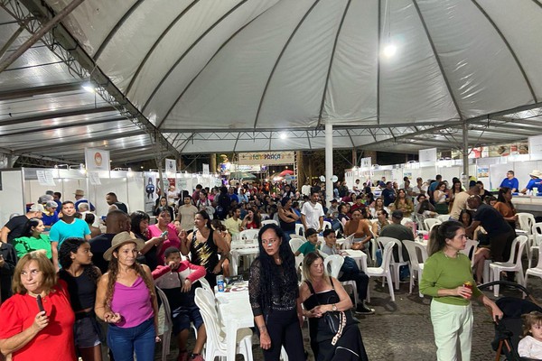 Abertura da Fenapraça 2025 recebe 14 Bis e promete muitas novidades; veja ao vivo