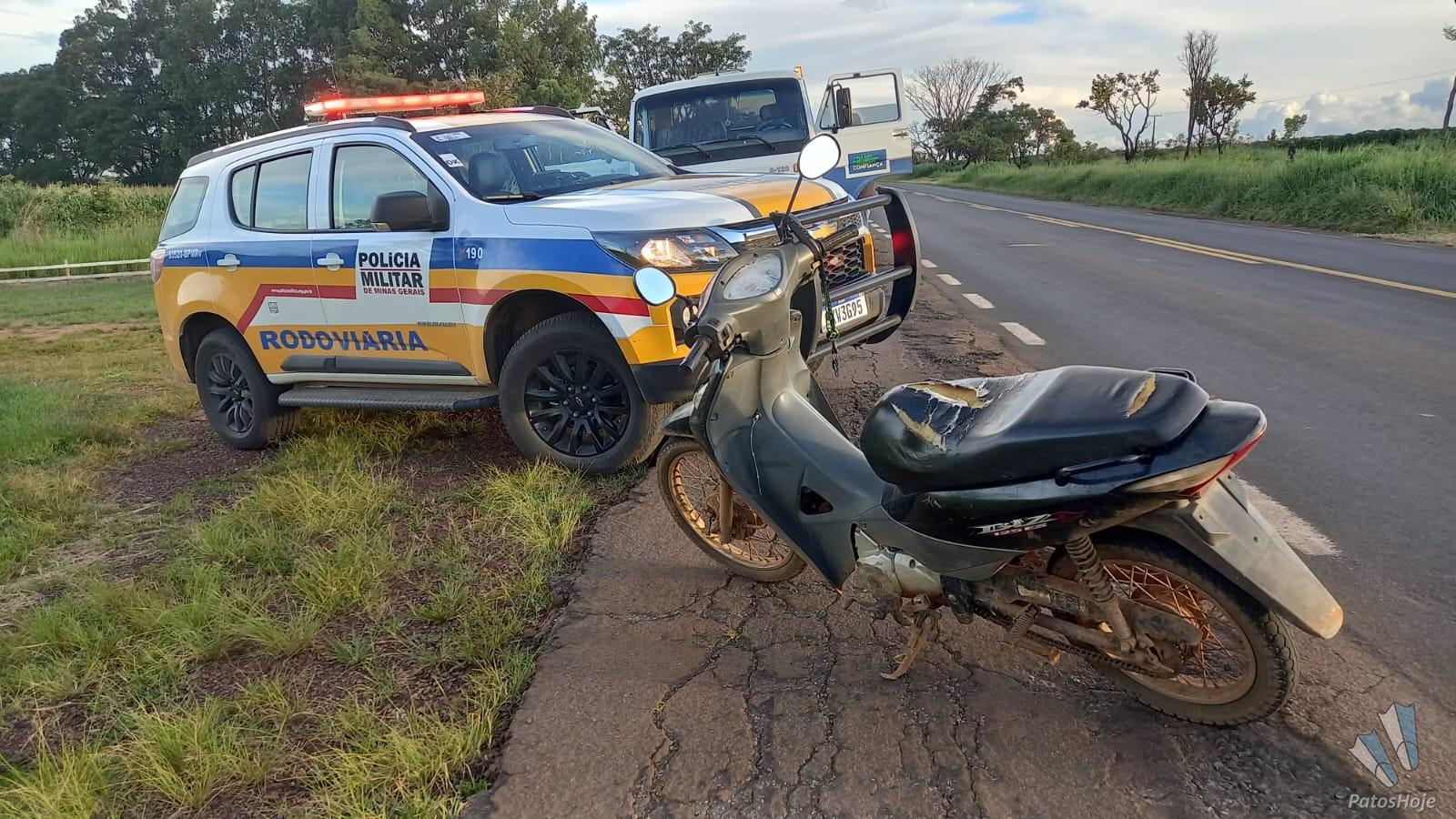 Jovem acaba preso ao ser flagrado transportando moto de trilha sem placa e  com número do chassi raspado