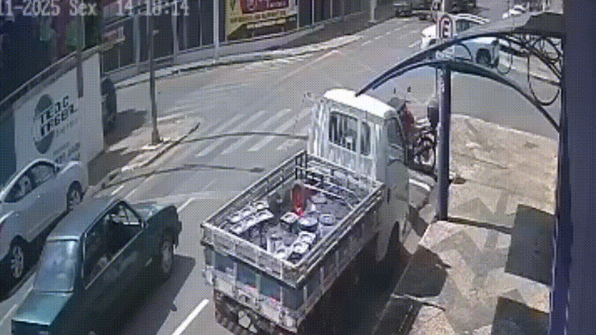 Por um triz! Motorista faz manobra surpreendente e escapa de acidente no Centro de Patos de Minas