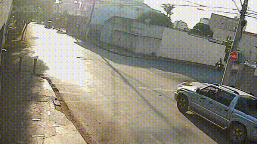 Rua Rui Barbosa tem dois acidentes por avanço de parada na manhã desta sexta-feira